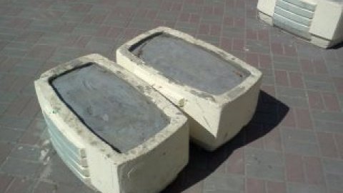 У центрі Києва клумби залили цементом