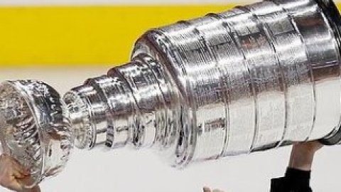 Швидкий огляд показав, що приз не отримав пошкоджень.