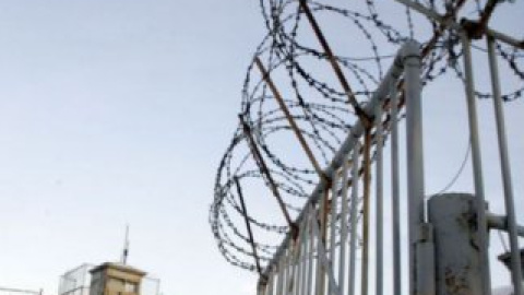 Сам правонарушитель заявил, что идея приехать в тюрьму на краденном автомобиле была плохой.
