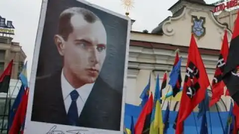 Віктору Януковичу доведеться визначитися зі статусом Степана Бандери.