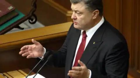 ​Порошенко рассказал новой Раде о вызовах для Украины. 6 тезисов послания Президента к парламентариям
