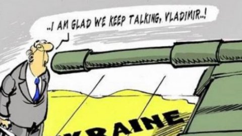 Карикатуристы Charlie Hebdo высмеяли Путина и аннексию Крыма