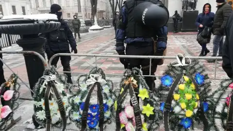 "Сытник уничтожил 37 предприятий": аграрии положили похоронные венки под Верховной Радой