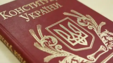 Влада має спиратися на народ. Але не ногами