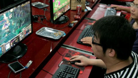 ​Геймер умер в интернет-кафе после 19 часов непрерывной игры