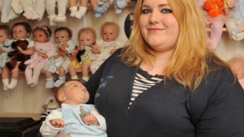 ​Британка собрала коллекцию искусственных младенцев стоимостью £30,000