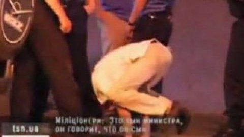 Чому хлопець хотів продемонструвати свої вміння міліціонерам - невідомо.