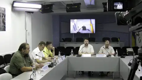 14.06.17 11:00 Круглий стіл: "Законопроект про "позбавлення громадянства за другий паспорт": політичні перспективи і можливі наслідки" 