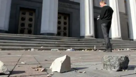 ​Неспокойные проводы Рады: крепкий коктейль из уличных радикалов с привкусом провокаций