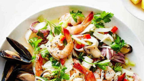 Салат из морепродуктов. Фото: cookery.site