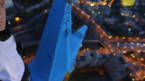Украинец, раскрасивший в сине-желтые цвета звезду над Москвой, получил $10 тысяч