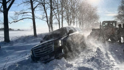 Блогеры застряли с снегу. Фото: РБК-Украина