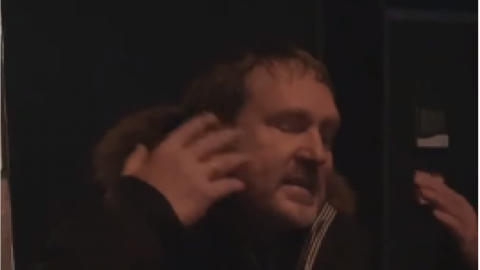 Бійка депутата і стендапера. Скрін відео