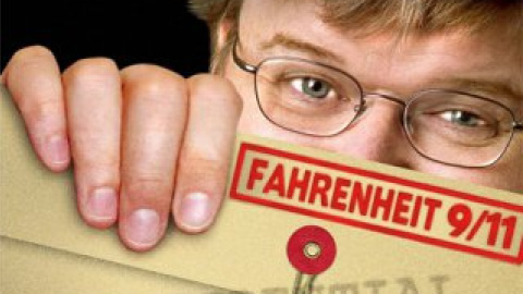 "Фаренгейт 9/11" присвячений війні з терором, розпочатій США після подій 11 вересня 2001 року.
