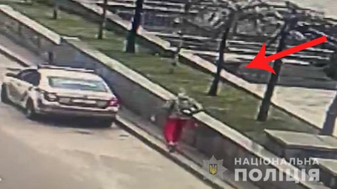 Напад на патрульного з тарілкою вершків. Фото: Нацполіція
