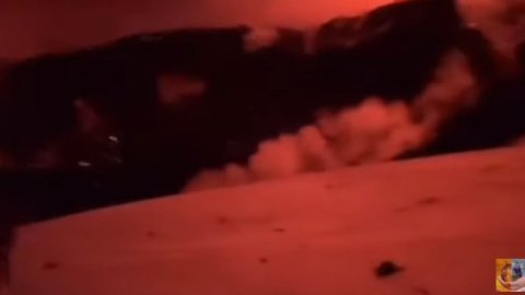 На Камчатке извергается вулкан Ключевская Сопка