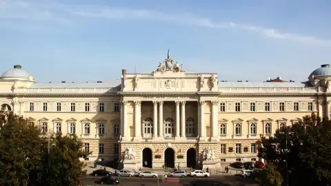 Львовский национальный университет имени Ивана Франко. Фото: buki.com.ua