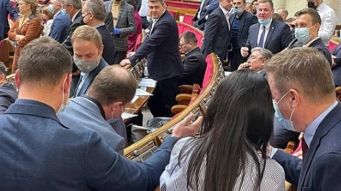 Пульт для голосування загорівся у Раді