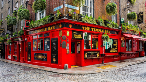 The Temple Bar в центре Дублина обычно становится центром гуляний в День святого Патрика, но в этом году там пусто. Фото: pixabay
