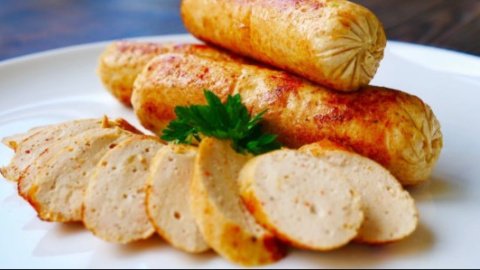 Куриная колбаса. Фото: food.obozrevatel.com
