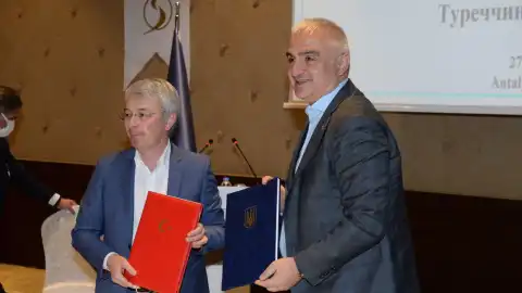 Міністр культури і інформаційної політики України Олександр Ткаченко і міністр культури і туризму Туреччини Мехмет Нурі Ерсой Фото: mkip.gov.ua