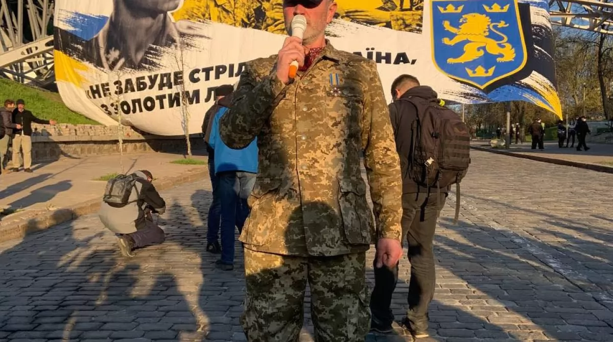 Конец марша черных вышиванок. Фото: Українські Новини Конец марша черных вышиванок. Фото: Українські Новини