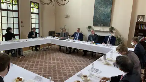 Уруский обсудил с дипломатами G7 реформирование ОПК Украины