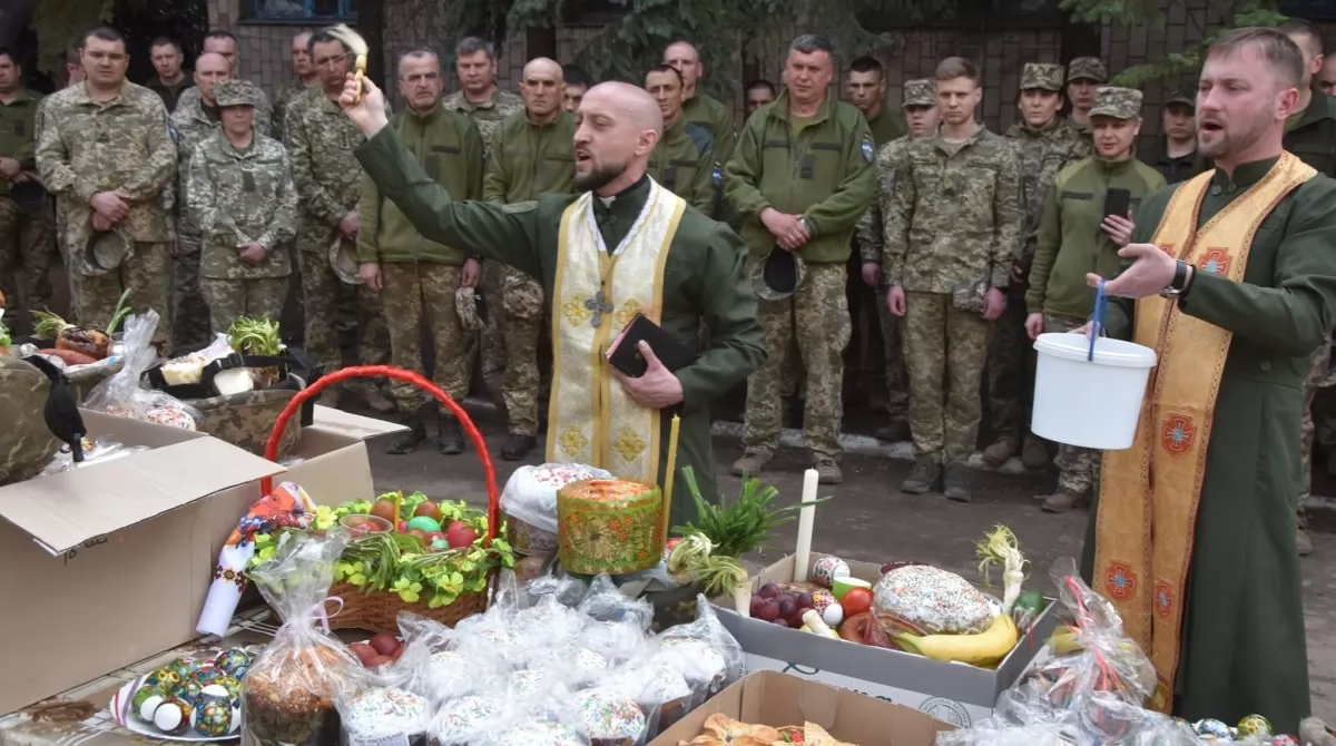 Пасха в зоне проведения операции Объединенных сил. Фото: Facebook/Операція об'єднаних сил Пасха в зоне проведения операции Объединенных сил. Фото: Facebook/Операція об'єднаних сил