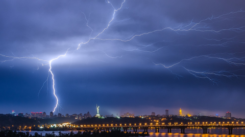 Гроза в Киеве. Фото: From-ua.com