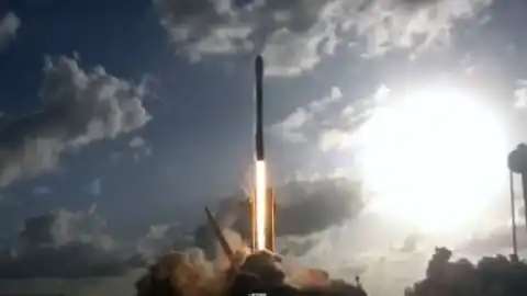 Запуск корабля Илона Маска. Скриншот видео из Twitter компании SpaceX