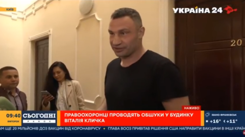 Там живуть бідні люди: Кличко не вірить, що СБУ прийшла з обшуками до сусідів