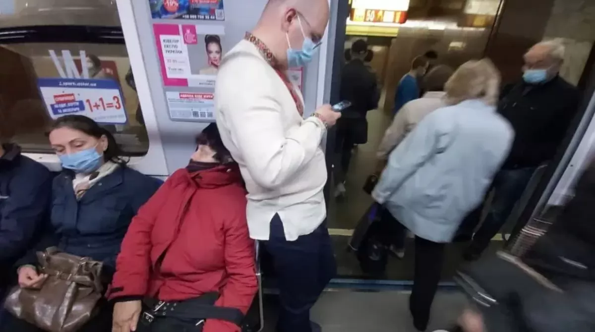 День вышиванки в метро. Фото: OBOZREVATEL День вышиванки в метро. Фото: OBOZREVATEL