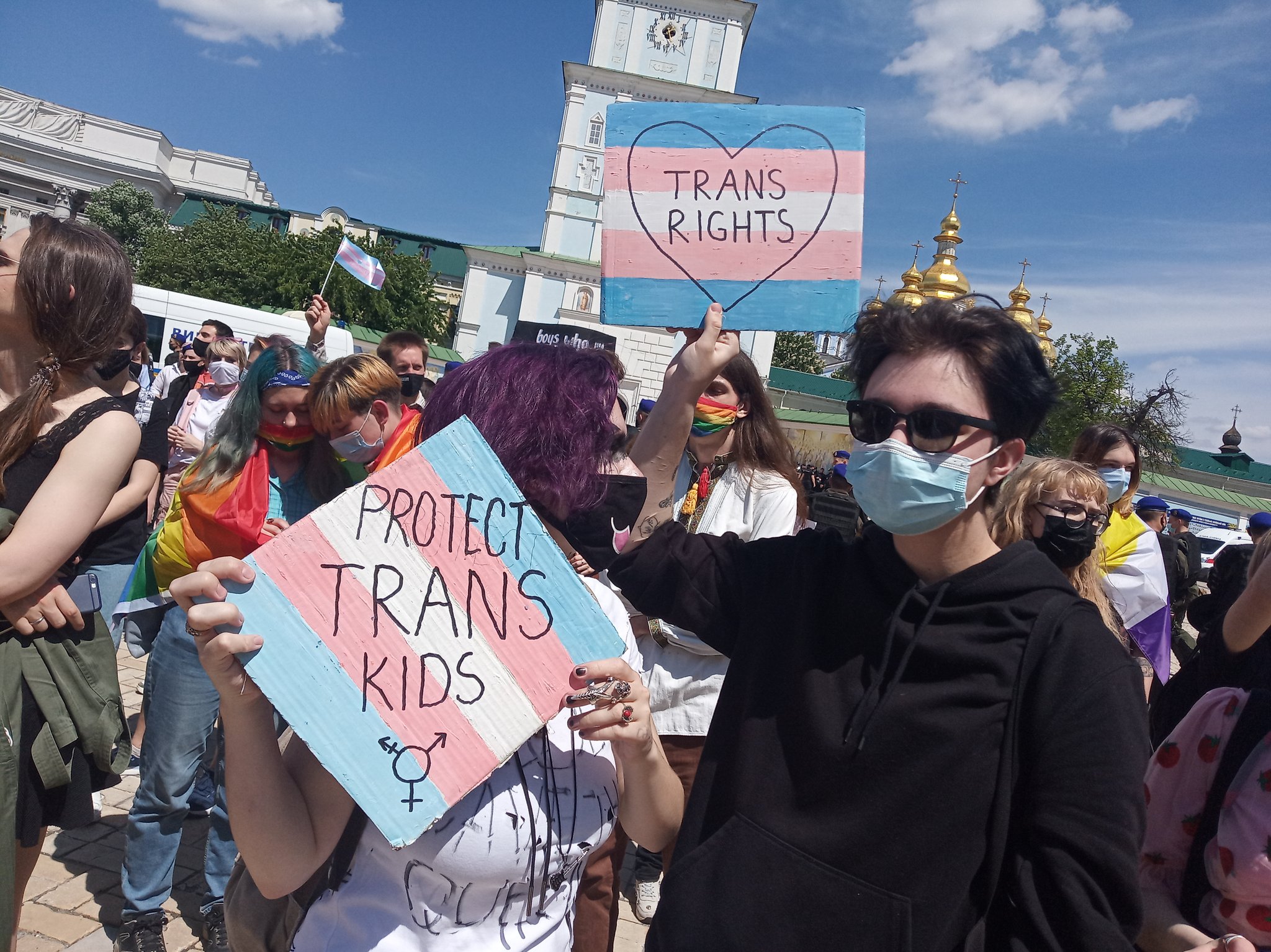 В Киеве прошел марш трансгендеров, длился 20 минут 1