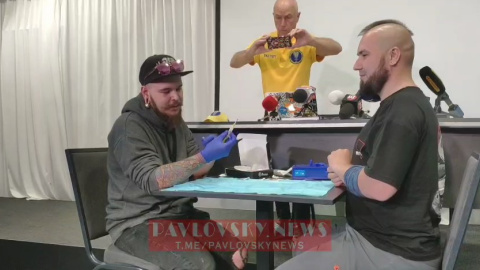 Павло Кльоц імплантував собі 8 чіпів. Скріншот відео: Telegram/PavlovskyNews