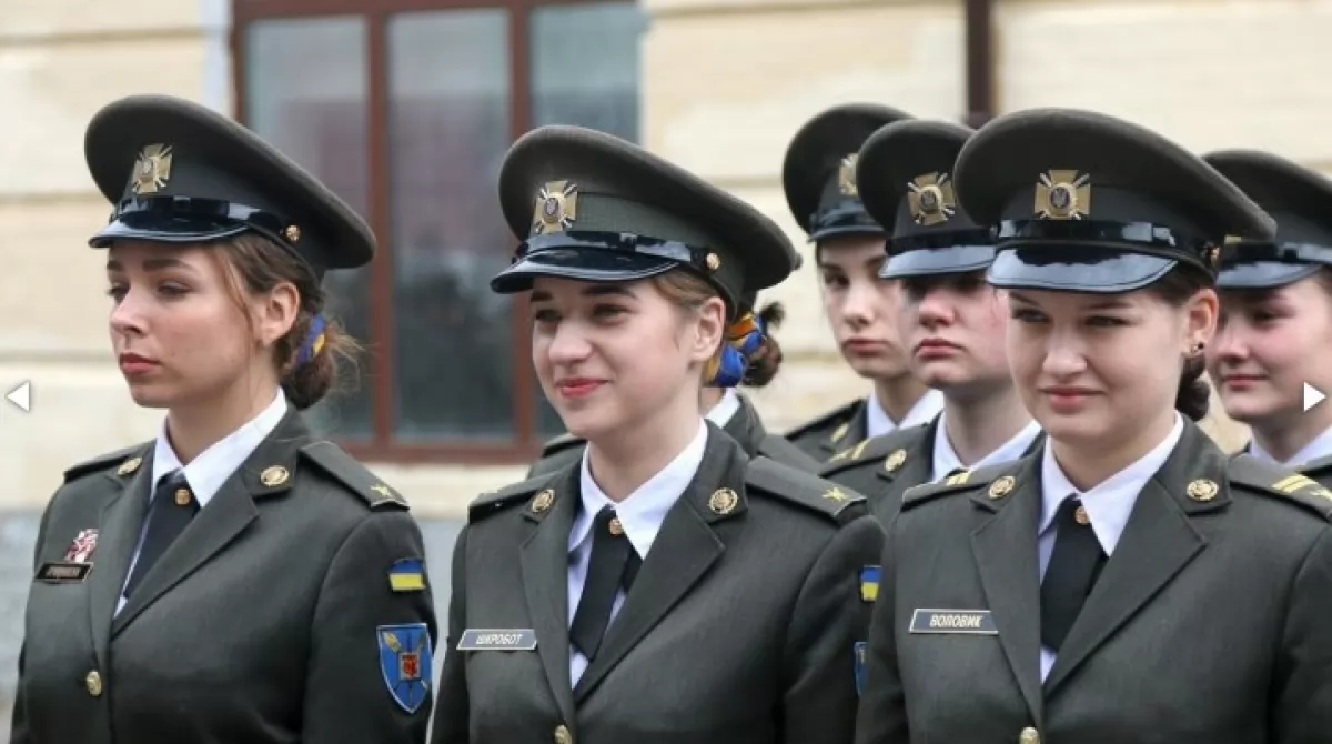 Торжества по случаю окончания учебного года в Киевском лицее имени Ивана Богуна. Фото: Армияинформ