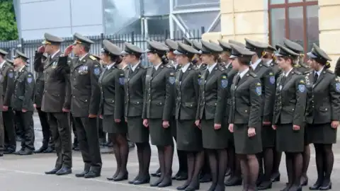 Випускниці Київського військового ліцею імені Івана Богуна. Фото: Арміяінформ