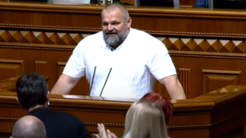 Вірастюк склав присягу в Раді під крики "Ганьба"