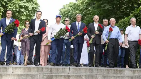Возложение цветов к Памятнику Неизвестному солдату в Киеве. Фото: zagittya.com.ua