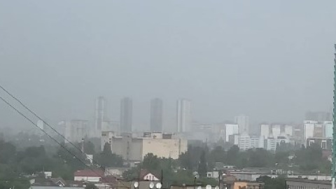 Киев накрыло густым смогом и пылевой бурей из-за жары и суховеев