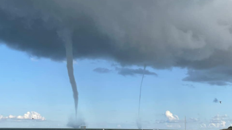 Водяні смерчі в Польщі налякали туристів на Балтійському морі