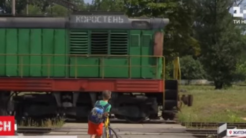 У Коростені потяг збив на колії сліпого священника та жінку, яка його супроводжувала