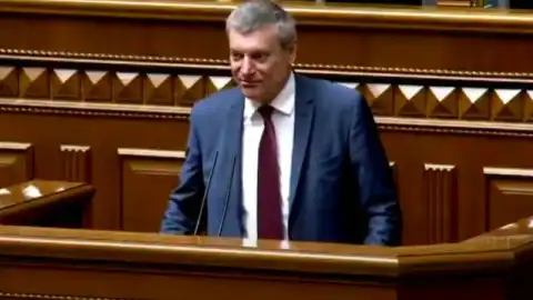 Вице-премьер-министр - министр стратегических отраслей промышленности Олег Уруский