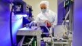A technician works at the workshop of the carmaking-related chip production company in Qinhuangdao, Hebei province. Photo by Xinhua.