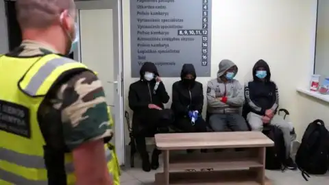 Мигранты в Литве. Фото: bbc