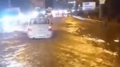 У Криму затопило дорогу Сімферополь-Ялта, автомобілі плавають у воді