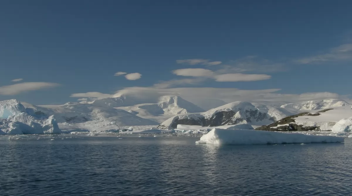 Украинские полярники сфоткали необычные облака. Фото: facebook.com/AntarcticCenter