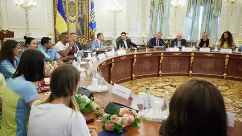 Зеленский вручил награды спортсменам, завоевавшим медали на Олимпиаде. Фото: ОП