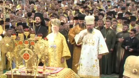 Варфоломей и Епифаний проводят литургию в Софийском соборе
