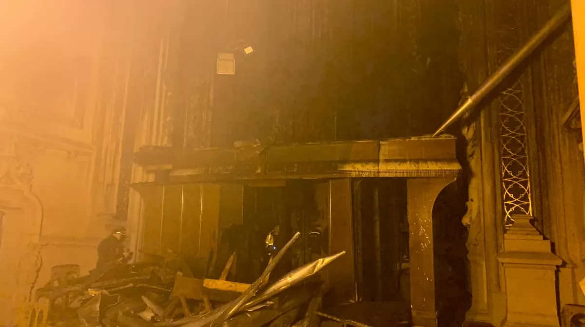 Пожар в костеле Святого Николая. Фото: Facebook/Парафія костелу св Миколая у Києві Пожар в костеле Святого Николая. Фото: Facebook/Парафія костелу св Миколая у Києві