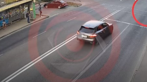 У Дніпрі Mercedes зіткнувся з Mitsubishi і вилетів на пішохідний перехід.